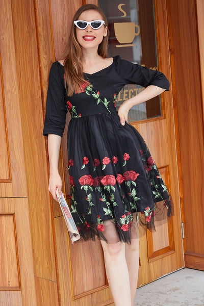 Vestido Vintage Negro Con Bordado De Rosas