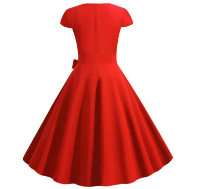 Vestido Vintage Con Cinturón Rojo